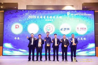 年產(chǎn)1.5萬(wàn)噸,獲評(píng)榜樣品牌,這家35年的茅臺(tái)鎮(zhèn)老廠何以扛旗 民族醬香