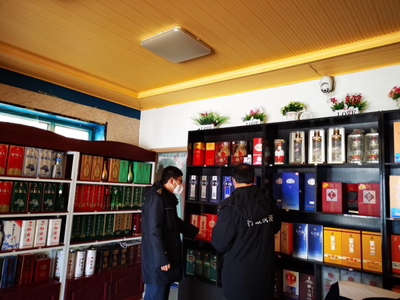新右旗市場(chǎng)監(jiān)管局(知識(shí)產(chǎn)權(quán)局)開展酒類市場(chǎng)打假治劣專項(xiàng)執(zhí)法行動(dòng)